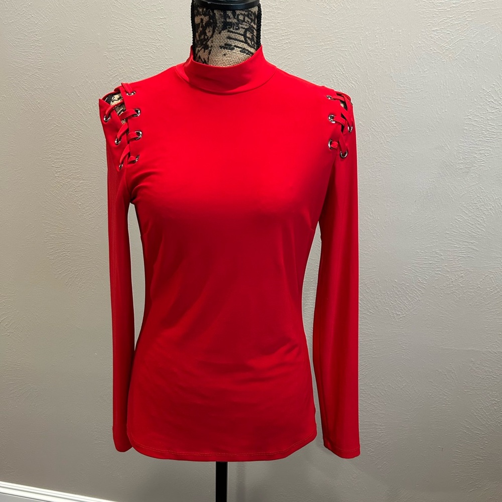 Frank Lyman Top 173064. Mock turtle Neck
Grommet detail. LS good condition sz 6